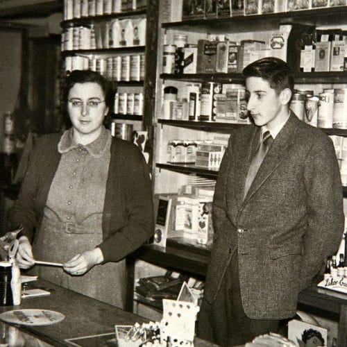 Elisabeth Jost-Keller und Sohn Alfred, ca. 1956